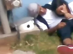 Pobre chica en casa  ...